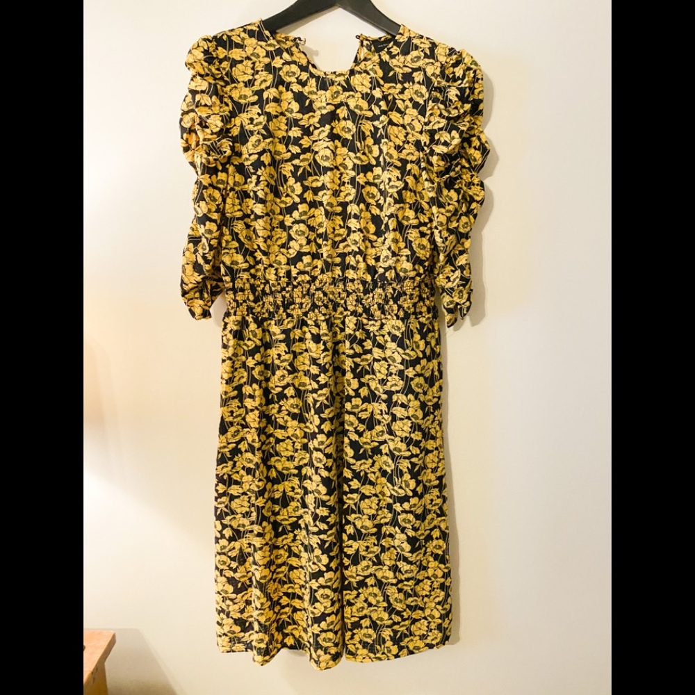 Yellow and black puff sleeve dress. Size medium